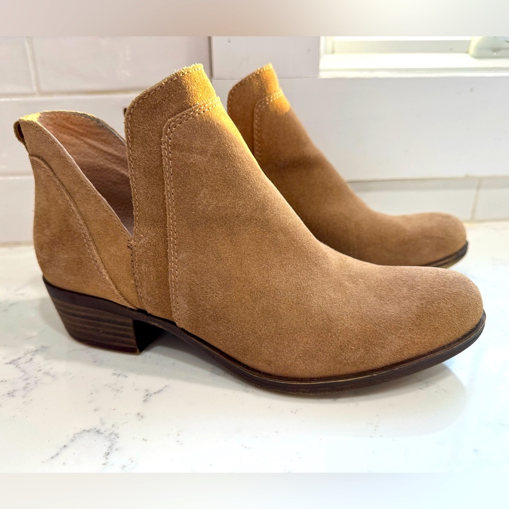 Lucky Brand Size 7 Women’s brown suede ankle boots like new